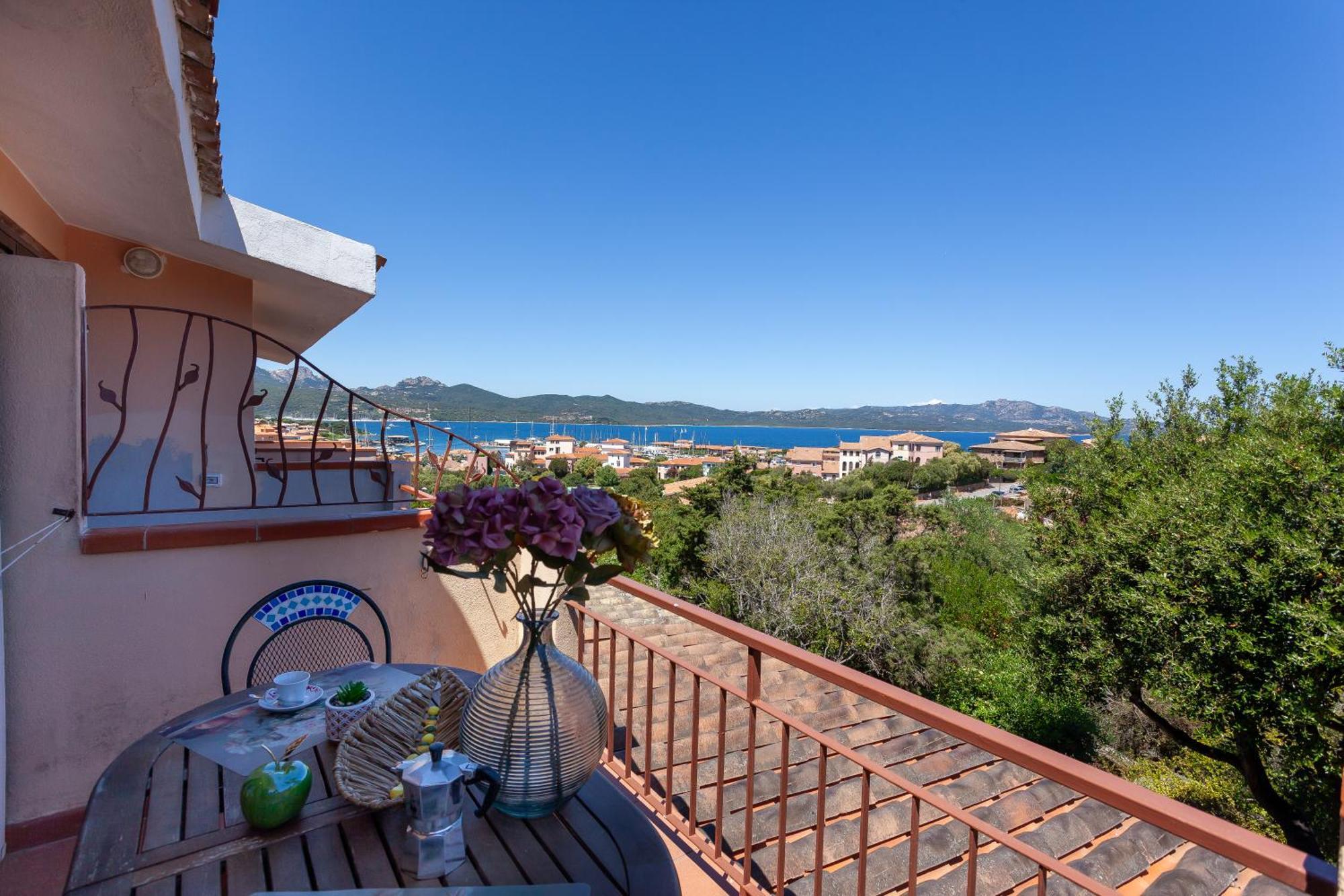 Free Parking - Sea View - Porto Rotondo